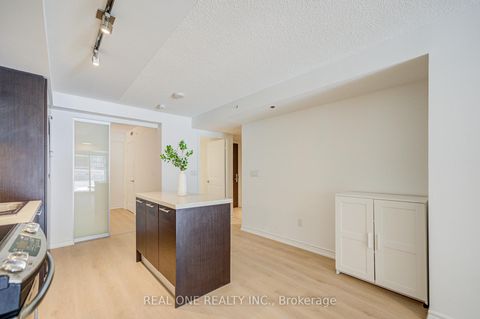 Photo 8 at 1408 - 386 Yonge Street, Bay Street Corridor, Toronto