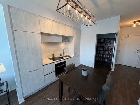 Photo 8 at 407 - 6 David Eyer Road, Rural Richmond Hill, Richmond Hill