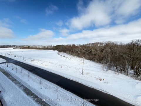 Photo 10 at 407 - 6 David Eyer Road, Rural Richmond Hill, Richmond Hill