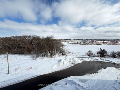 Photo 11 at 407 - 6 David Eyer Road, Rural Richmond Hill, Richmond Hill