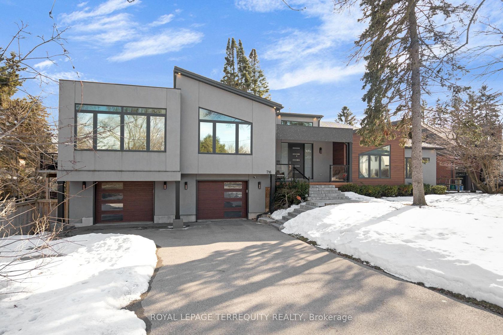 716 North Shore Boulevard E, LaSalle, Burlington 