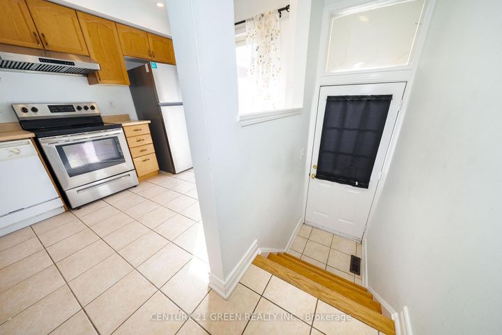 Photo 3 at 80 - 1775 Valley Farm Road, Town Centre, Pickering