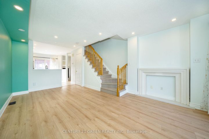 Photo 10 at 80 - 1775 Valley Farm Road, Town Centre, Pickering