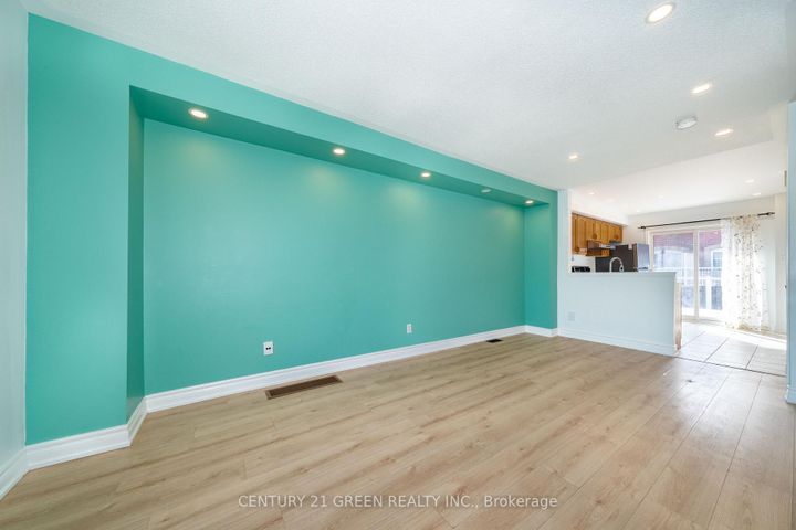 Photo 11 at 80 - 1775 Valley Farm Road, Town Centre, Pickering