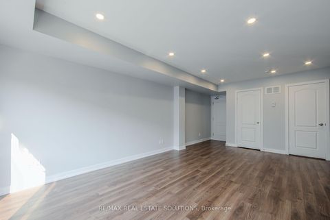Photo 5 at 512 - 30 Dunsheath Way, Cornell, Markham