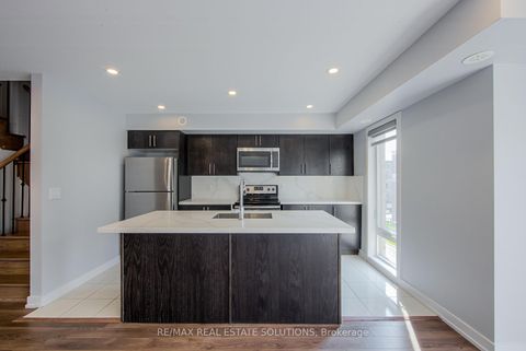 Photo 6 at 512 - 30 Dunsheath Way, Cornell, Markham