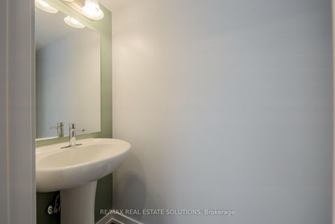 Photo 11 at 512 - 30 Dunsheath Way, Cornell, Markham