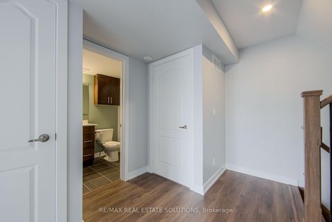 Photo 14 at 512 - 30 Dunsheath Way, Cornell, Markham