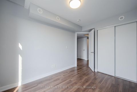 Photo 16 at 512 - 30 Dunsheath Way, Cornell, Markham