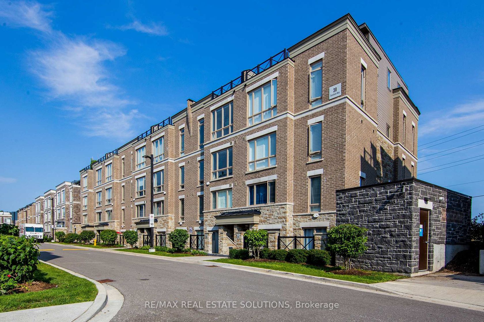 512 - 30 Dunsheath Way, Cornell, Markham 