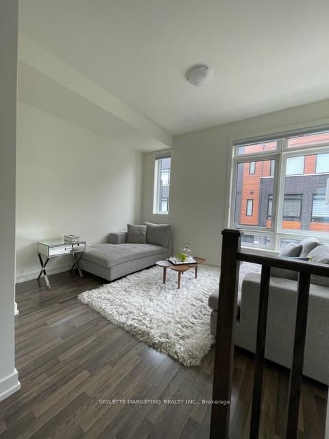 Photo 9 at 67 - 370B Red Maple Road, Langstaff, Richmond Hill