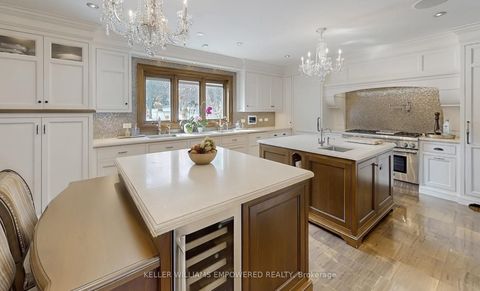 Photo 10 at 43 Woodland Acres Crescent, Rural Vaughan, Vaughan