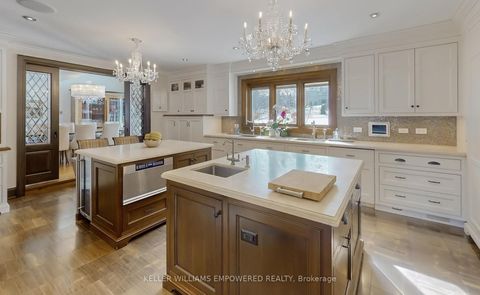 Photo 11 at 43 Woodland Acres Crescent, Rural Vaughan, Vaughan