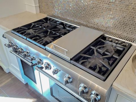 Photo 12 at 43 Woodland Acres Crescent, Rural Vaughan, Vaughan