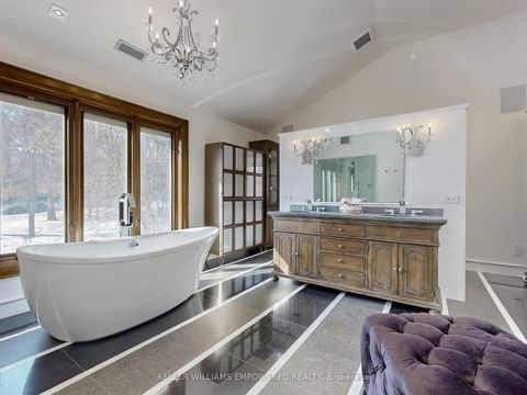 Photo 25 at 43 Woodland Acres Crescent, Rural Vaughan, Vaughan