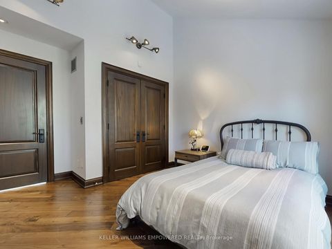 Photo 32 at 43 Woodland Acres Crescent, Rural Vaughan, Vaughan