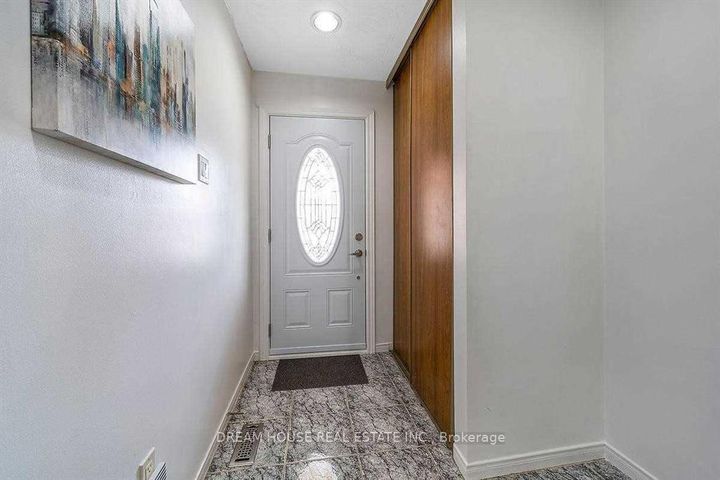 Photo 3 at 47 Rushmore Crescent, Heart Lake East, Brampton