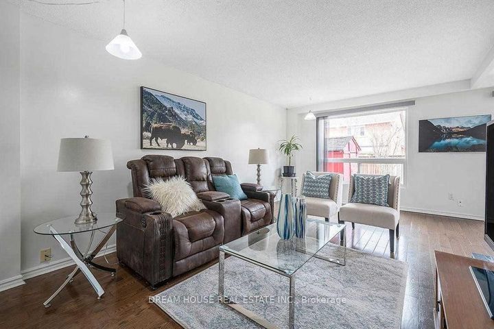 Photo 5 at 47 Rushmore Crescent, Heart Lake East, Brampton