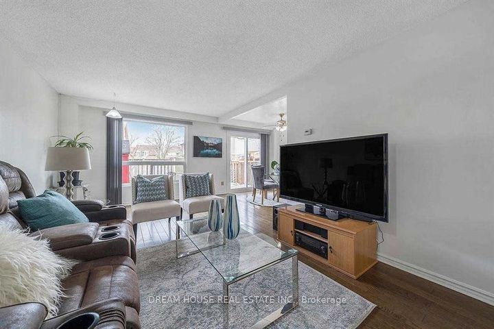 Photo 6 at 47 Rushmore Crescent, Heart Lake East, Brampton