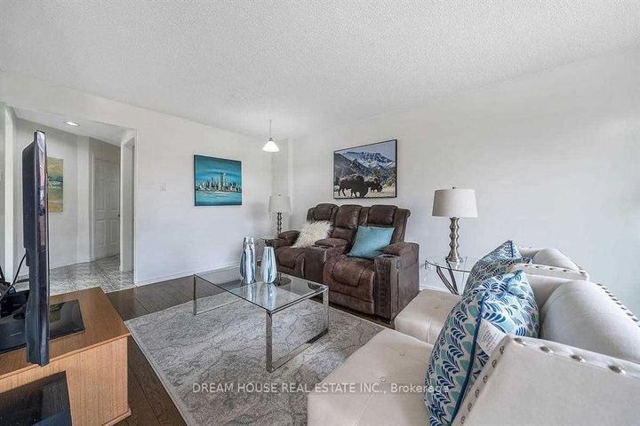 Photo 7 at 47 Rushmore Crescent, Heart Lake East, Brampton