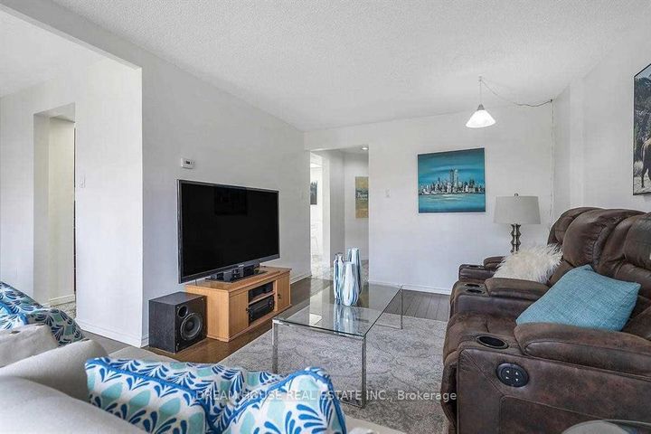 Photo 8 at 47 Rushmore Crescent, Heart Lake East, Brampton