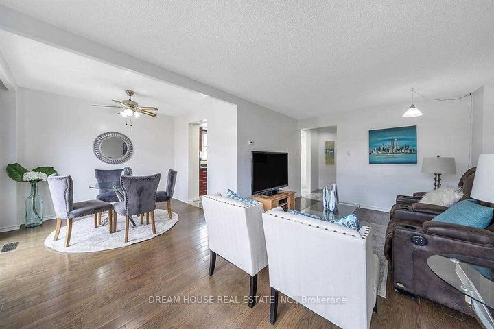 Photo 9 at 47 Rushmore Crescent, Heart Lake East, Brampton