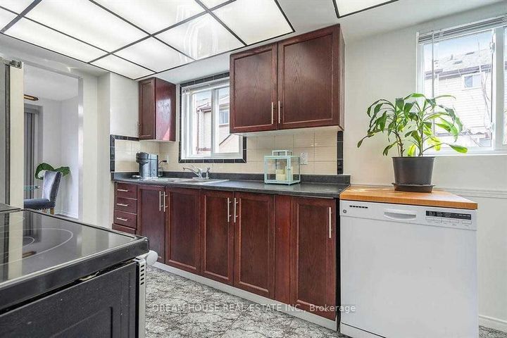 Photo 13 at 47 Rushmore Crescent, Heart Lake East, Brampton