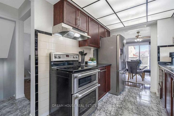 Photo 14 at 47 Rushmore Crescent, Heart Lake East, Brampton