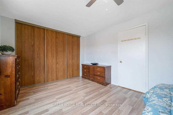 Photo 18 at 47 Rushmore Crescent, Heart Lake East, Brampton