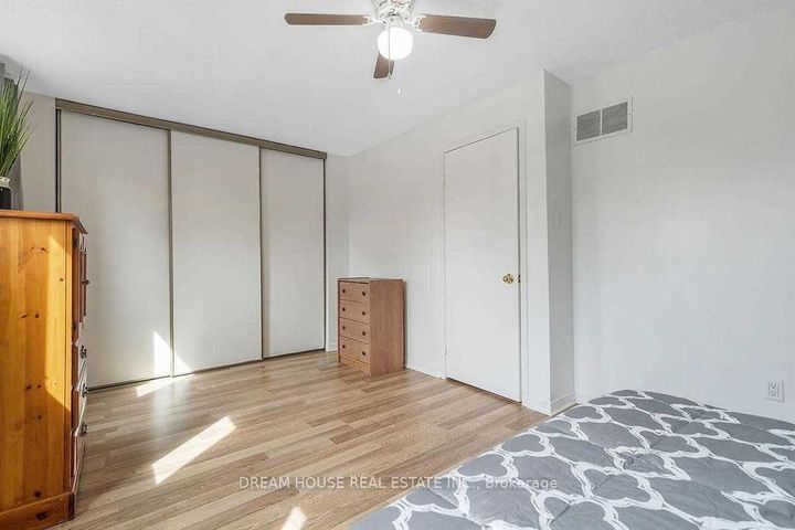 Photo 20 at 47 Rushmore Crescent, Heart Lake East, Brampton