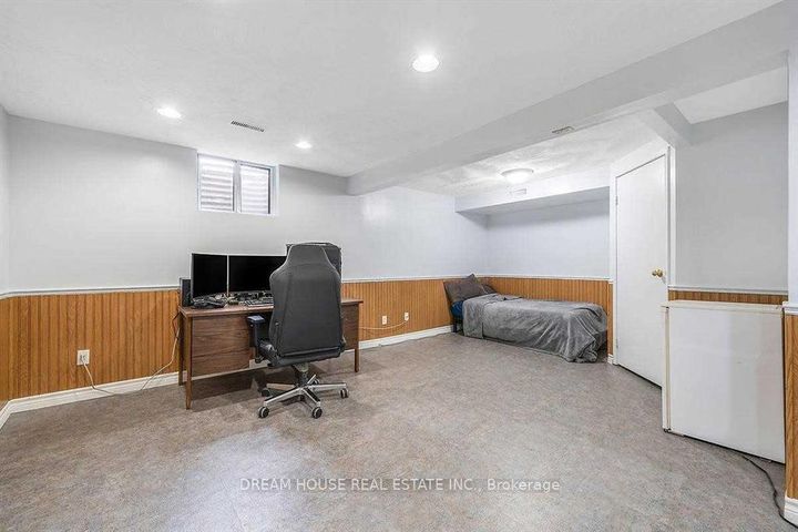 Photo 24 at 47 Rushmore Crescent, Heart Lake East, Brampton