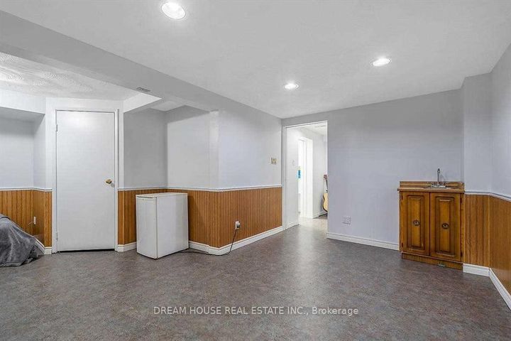 Photo 25 at 47 Rushmore Crescent, Heart Lake East, Brampton