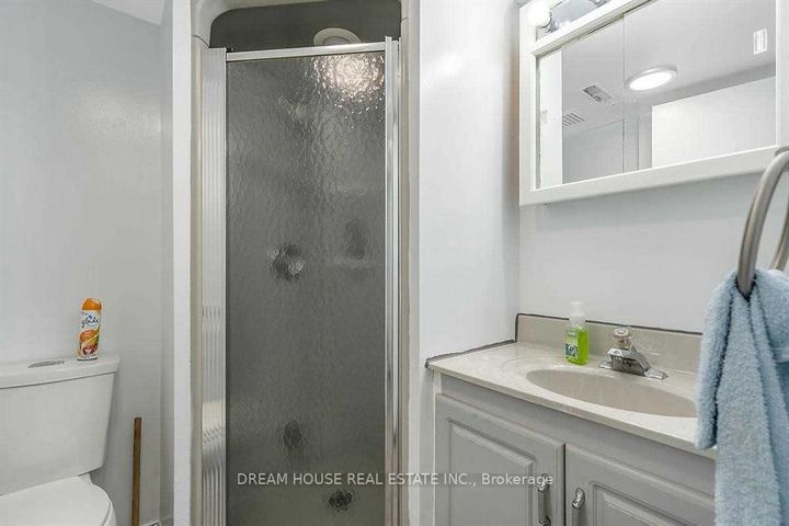 Photo 26 at 47 Rushmore Crescent, Heart Lake East, Brampton