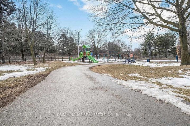 Photo 29 at 47 Rushmore Crescent, Heart Lake East, Brampton