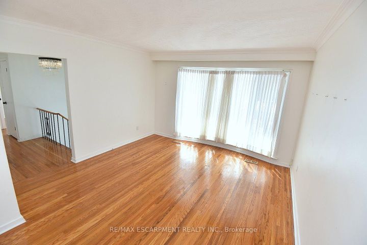 Photo 4 at 409 Tennyson Drive, WO West, Oakville