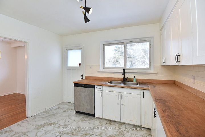 Photo 7 at 409 Tennyson Drive, WO West, Oakville