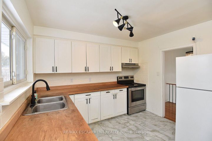 Photo 8 at 409 Tennyson Drive, WO West, Oakville