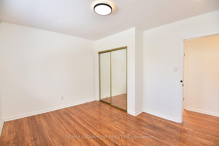 Photo 10 at 409 Tennyson Drive, WO West, Oakville