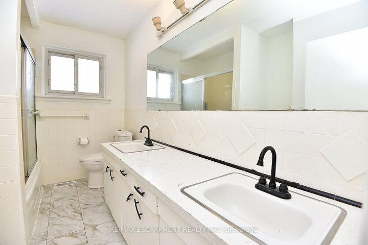 Photo 11 at 409 Tennyson Drive, WO West, Oakville