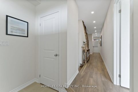 Photo 4 at 7 Holyrood Crescent, Kleinburg, Vaughan