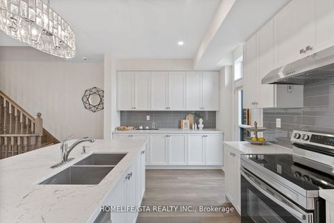 Photo 23 at 7 Holyrood Crescent, Kleinburg, Vaughan