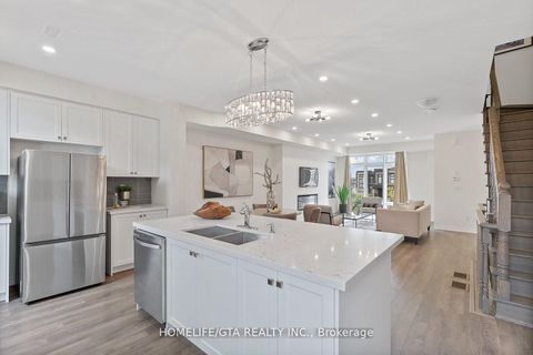 Photo 25 at 7 Holyrood Crescent, Kleinburg, Vaughan