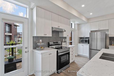 Photo 27 at 7 Holyrood Crescent, Kleinburg, Vaughan