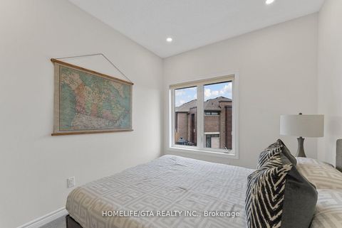 Photo 37 at 7 Holyrood Crescent, Kleinburg, Vaughan