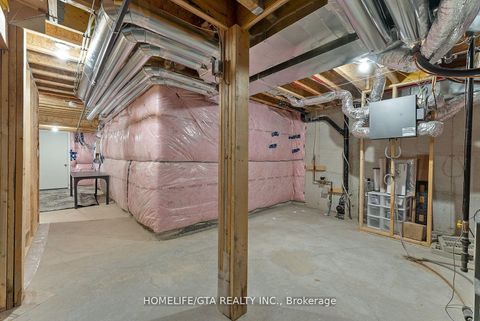 Photo 43 at 7 Holyrood Crescent, Kleinburg, Vaughan