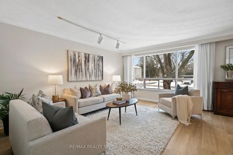Photo 1 at 322 Parkview Avenue, Willowdale East, Toronto