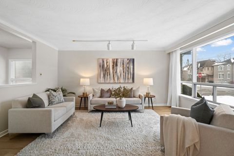 Photo 2 at 322 Parkview Avenue, Willowdale East, Toronto