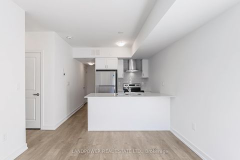 Photo 11 at 3305 - 60 Elizabeth Street S, Mill Pond, Richmond Hill