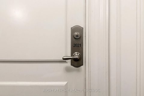 Photo 9 at 2021 - 25 Greenview Avenue, Newtonbrook West, Toronto