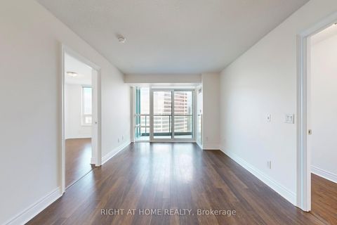 Photo 11 at 2021 - 25 Greenview Avenue, Newtonbrook West, Toronto